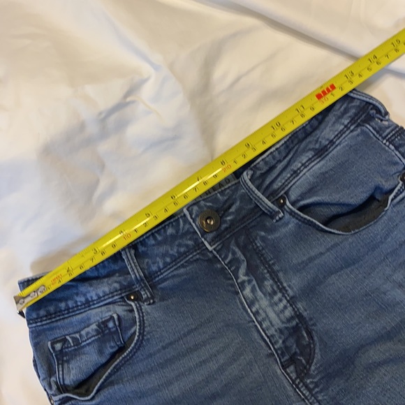 Size 7 Bullhead skinny high rise stretch jeans 28” inseam - Picture 7 of 7
